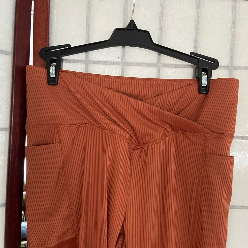 Activewear - Picture 4 of 9
